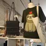 J+B Design にて販売中のナマケモノTシャツ